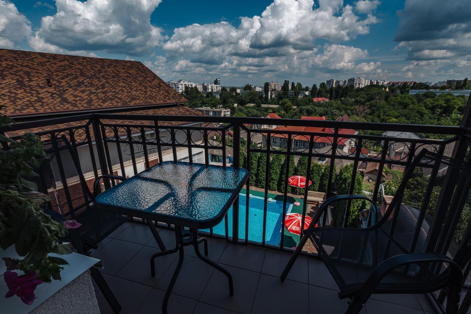 Lolo'S Bliss Hotel Chişinǎu Buitenkant foto