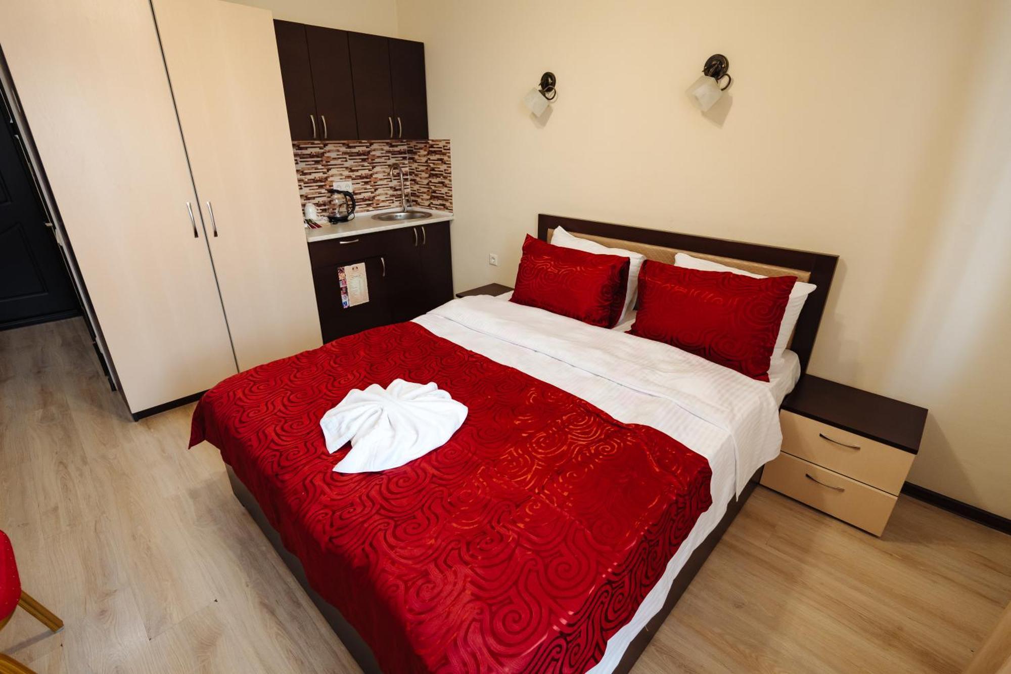 Lolo'S Bliss Hotel Chişinǎu Buitenkant foto