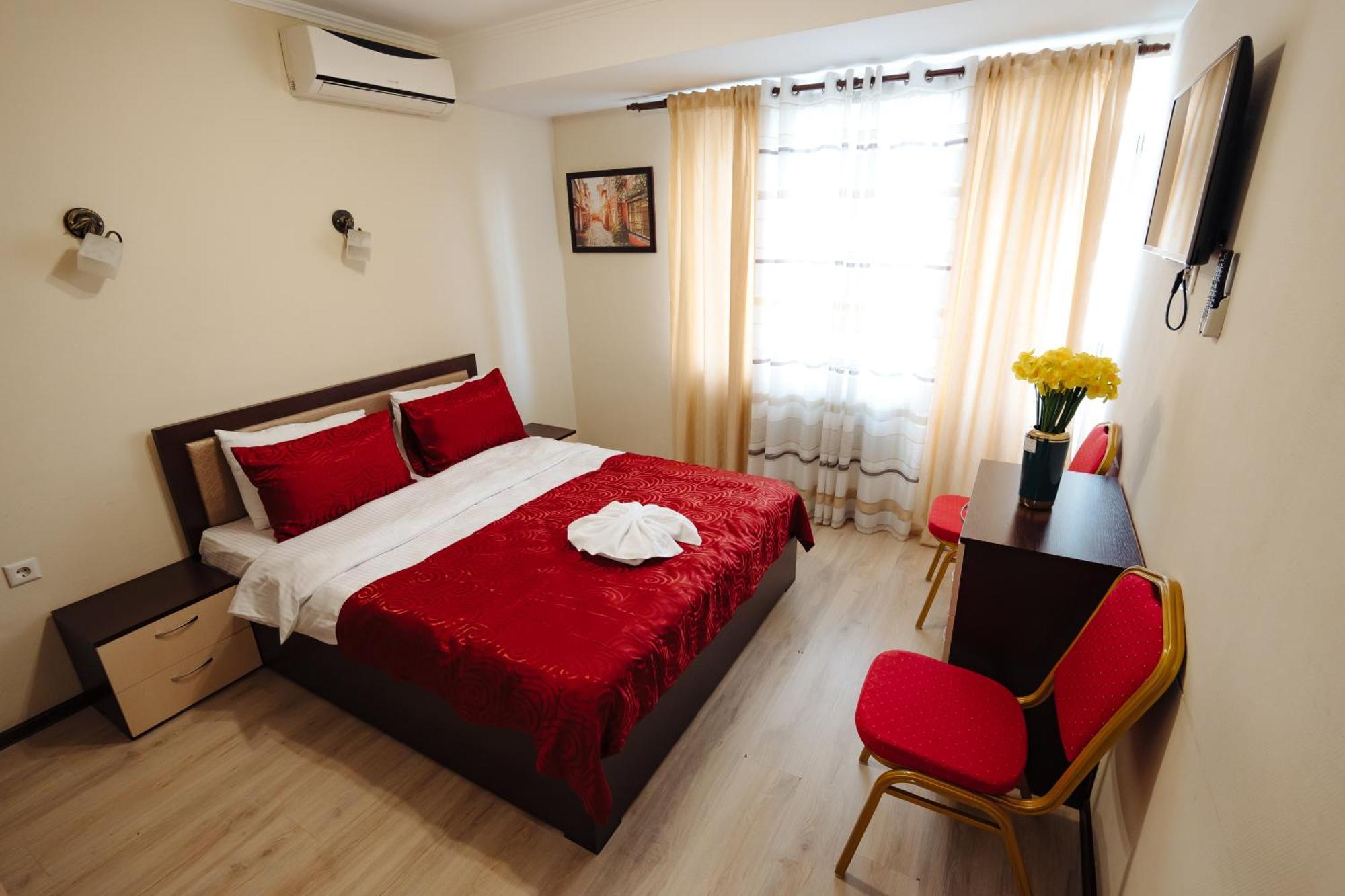 Lolo'S Bliss Hotel Chişinǎu Buitenkant foto