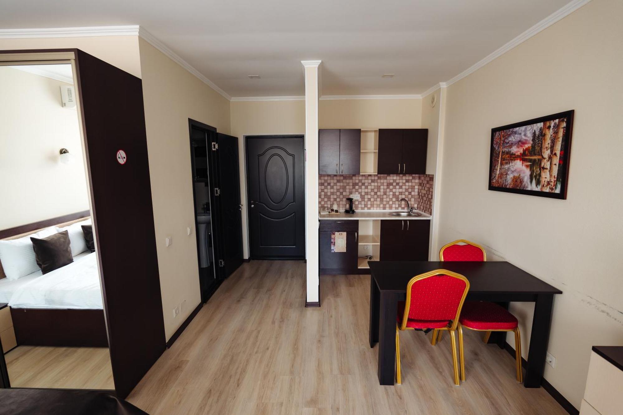 Lolo'S Bliss Hotel Chişinǎu Buitenkant foto