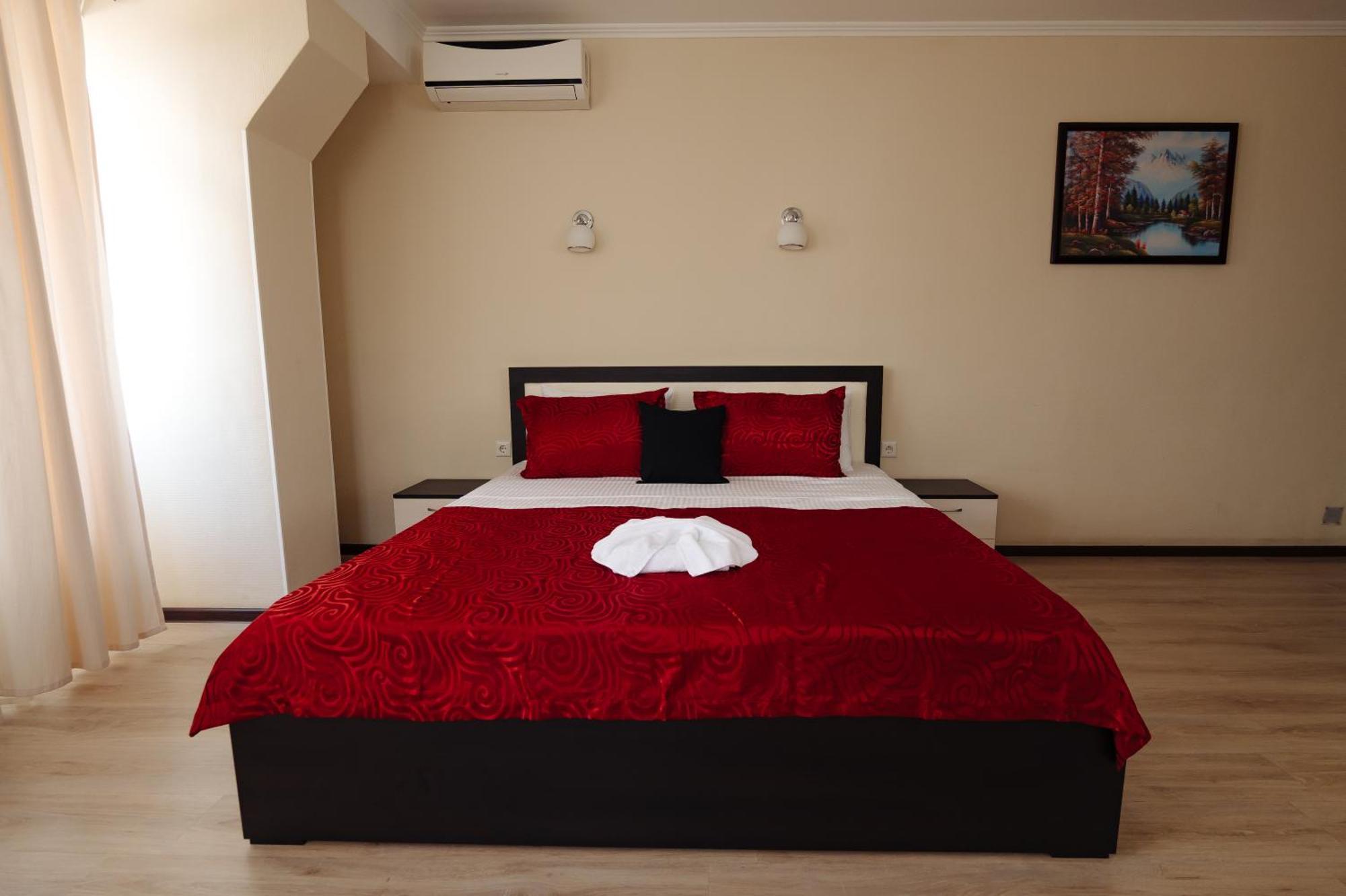 Lolo'S Bliss Hotel Chişinǎu Buitenkant foto