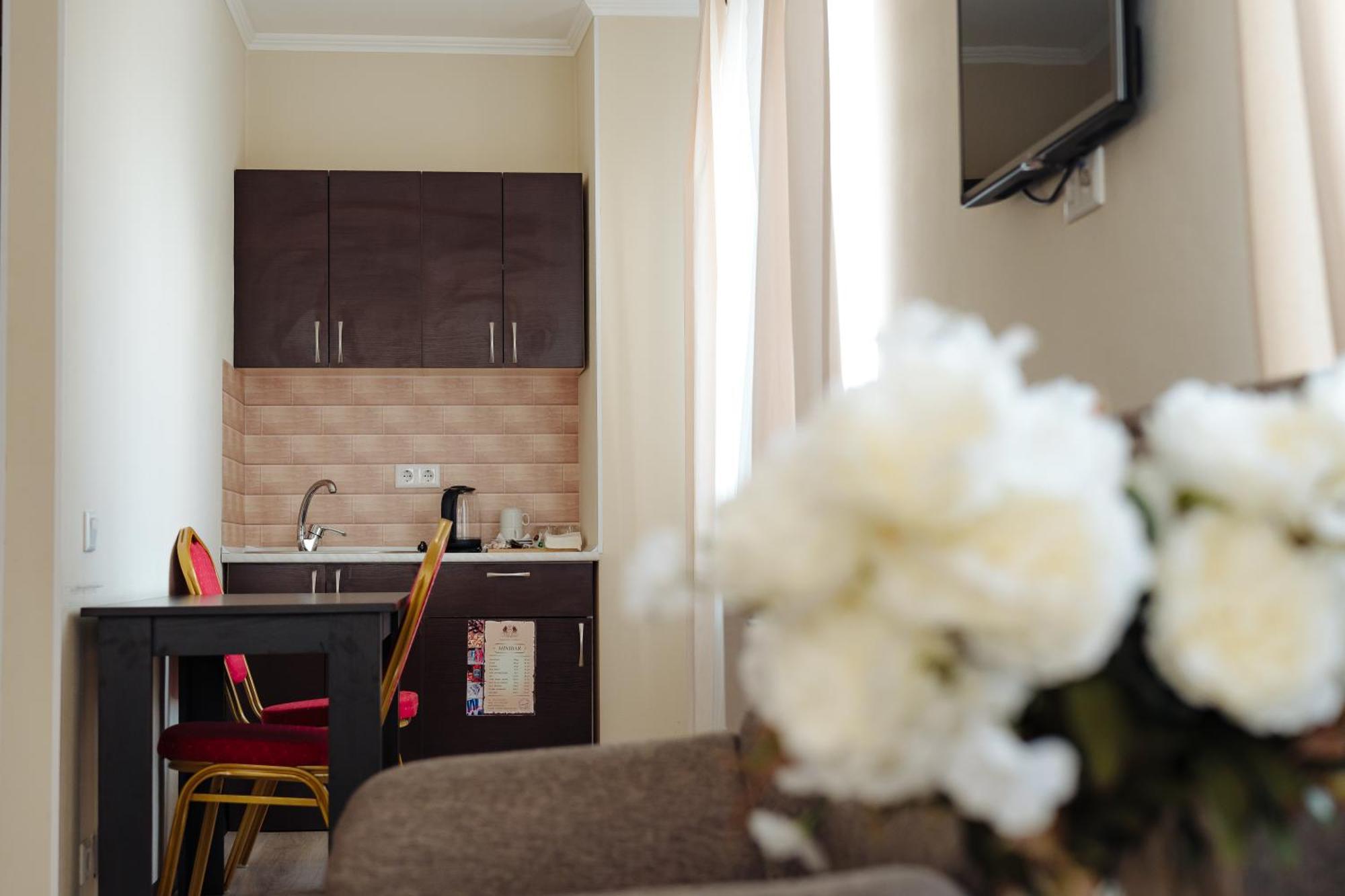 Lolo'S Bliss Hotel Chişinǎu Buitenkant foto
